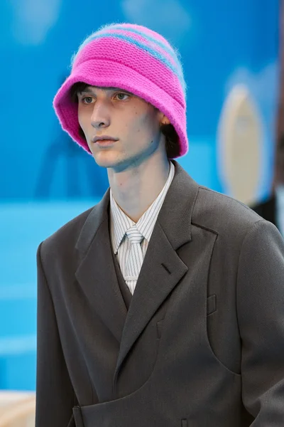 Look 25
